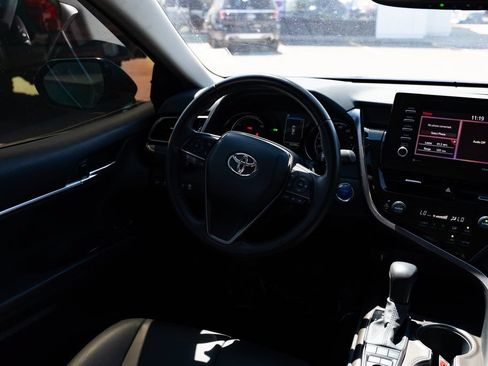 Used 2022 Toyota Camry SE w/ Convenience Package FWD image 8