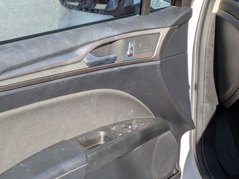 Used 2018 Ford Fusion SE w/ Fusion SE Technology Package image 12