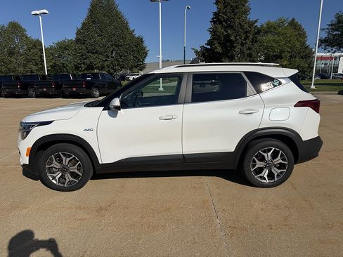 Used 2021 Kia Seltos EX AWD/4WD image 3