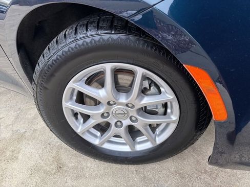 Used 2024 Chrysler Pacifica Touring-L image 41