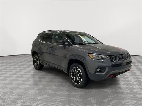 Used 2024 Jeep Compass Trailhawk image 12
