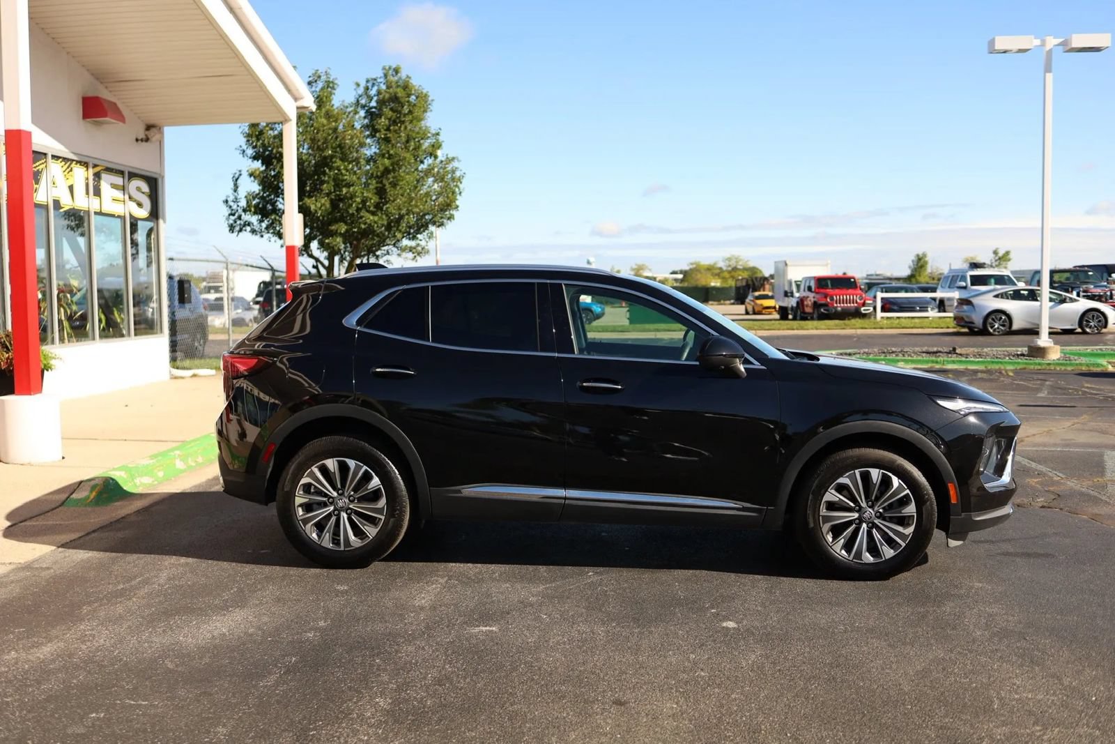 Used 2025 Buick Envision Preferred AWD/4WD image 4