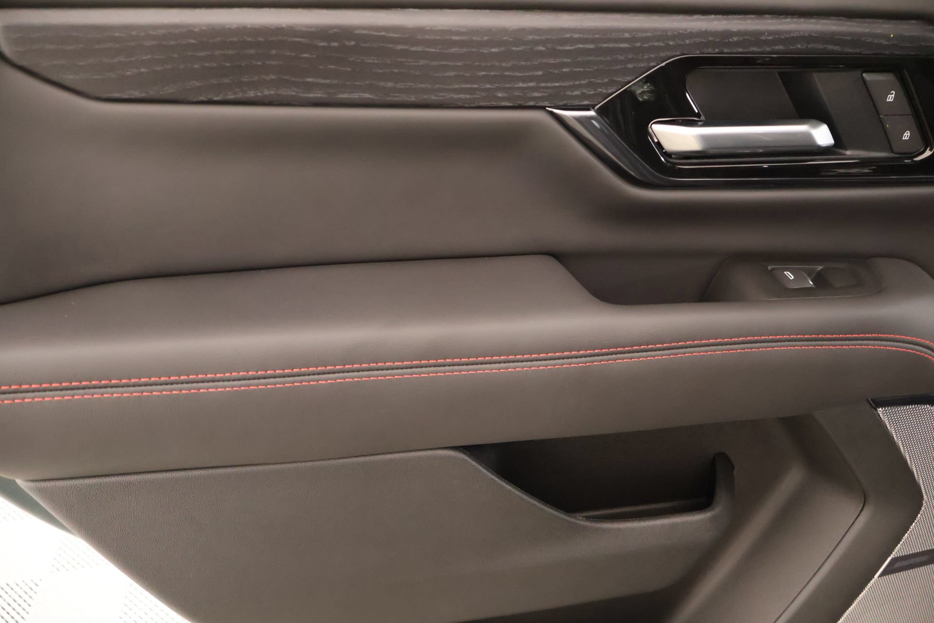 Used 2026 GMC Yukon AT4 Ultimate w/ LPO, Floor Liner Package AWD/4WD image 19