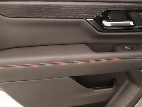 Used 2026 GMC Yukon AT4 Ultimate w/ LPO, Floor Liner Package AWD/4WD image 19