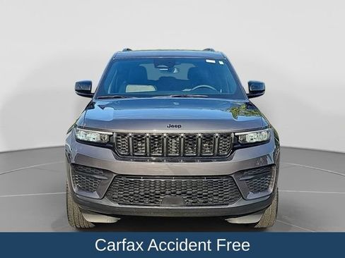 Used 2023 Jeep Grand Cherokee Altitude RWD image 3