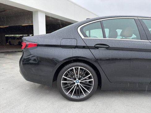 Used 2023 BMW 530e w/ Premium Package image 5