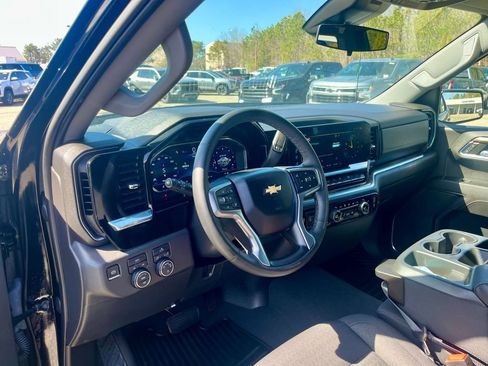 Used 2023 Chevrolet Silverado 1500 LT AWD/4WD image 11