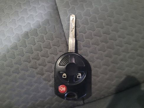 Used 2017 Ford Escape SE AWD/4WD image 32