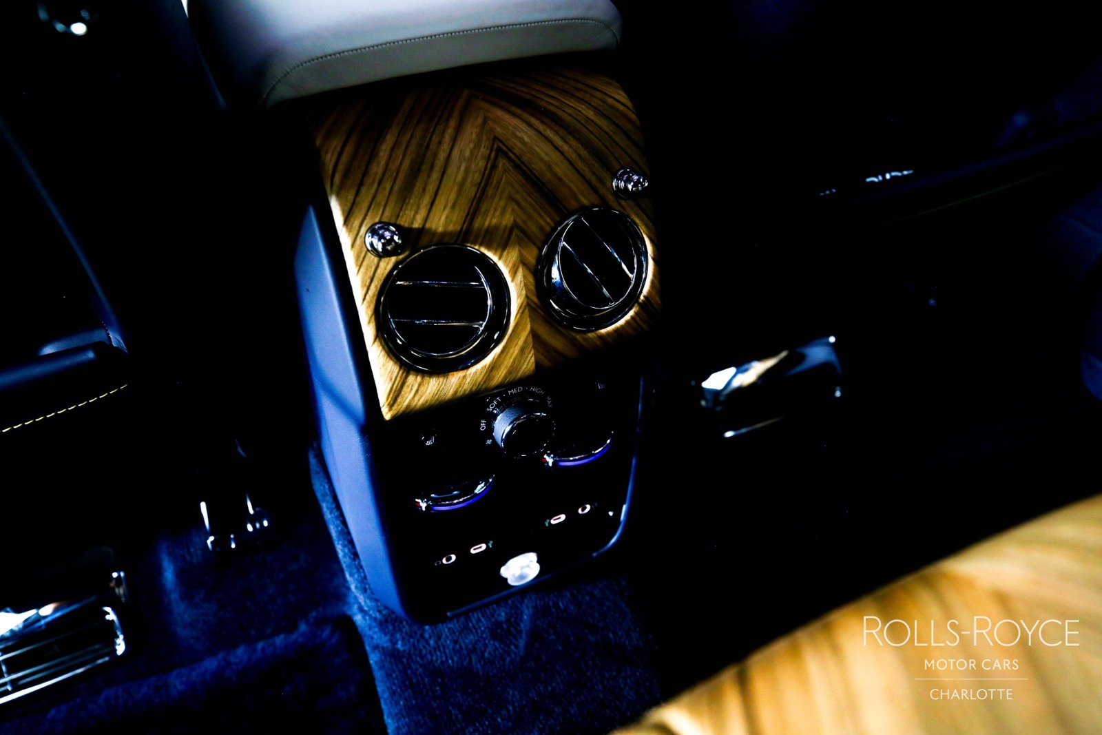 Certified 2025 Rolls-Royce Cullinan AWD/4WD image 25
