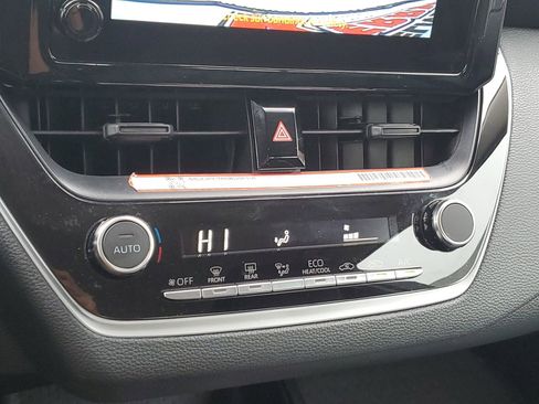 Certified 2025 Toyota Corolla LE image 28