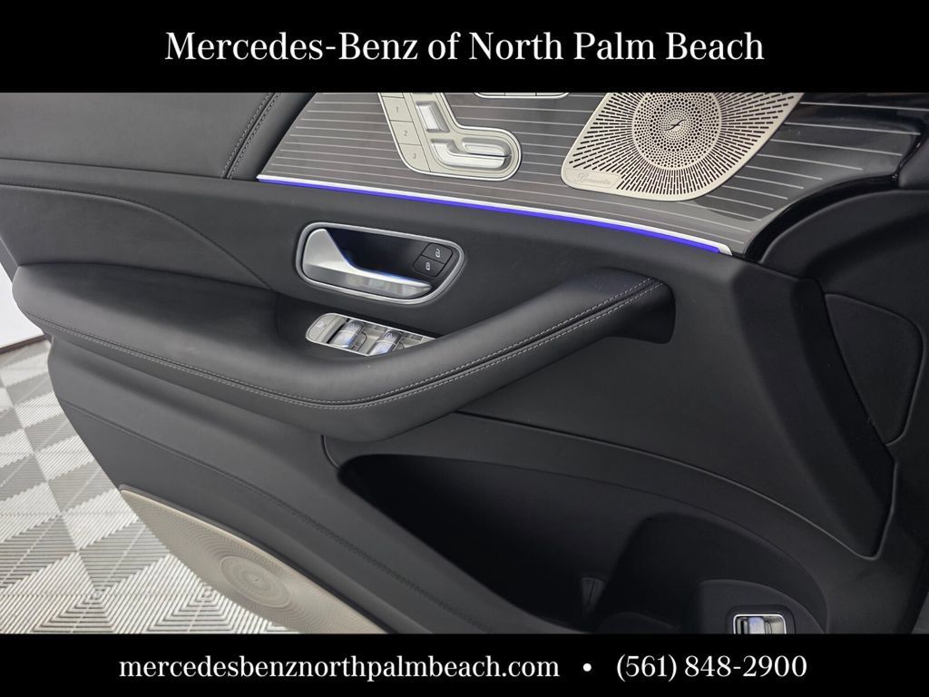 Certified 2025 Mercedes-Benz Maybach GLS 600 4MATIC image 27