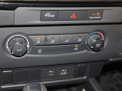 Used 2024 Nissan Frontier SV image 32