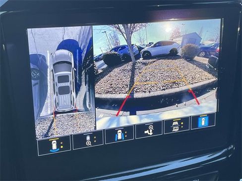 Used 2023 Chevrolet Traverse RS image 2