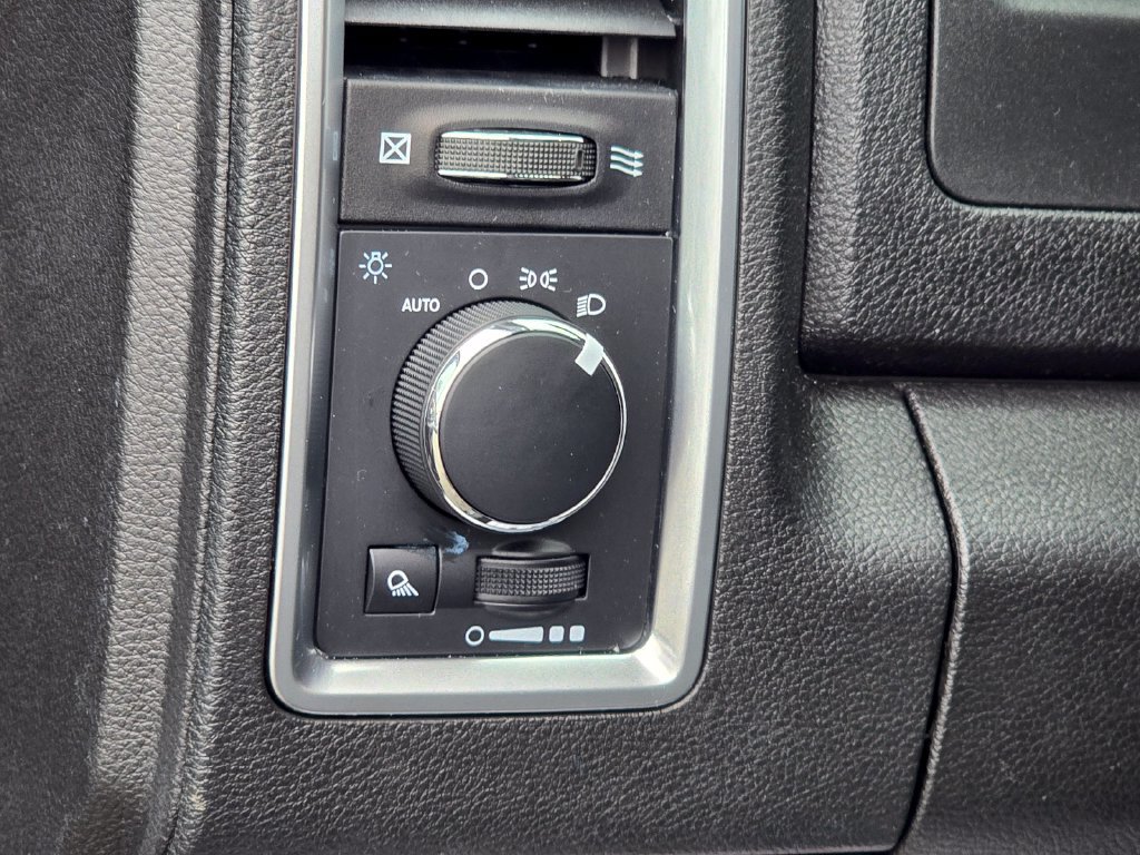 Used 2024 RAM 1500 Classic SLT AWD/4WD image 7