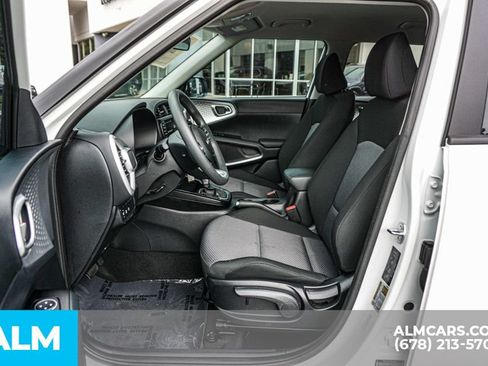 Used 2025 Kia Soul LX w/ LX Technology Package FWD image 20