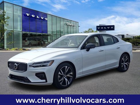 Certified 2025 Volvo S60 B5 Plus image 3