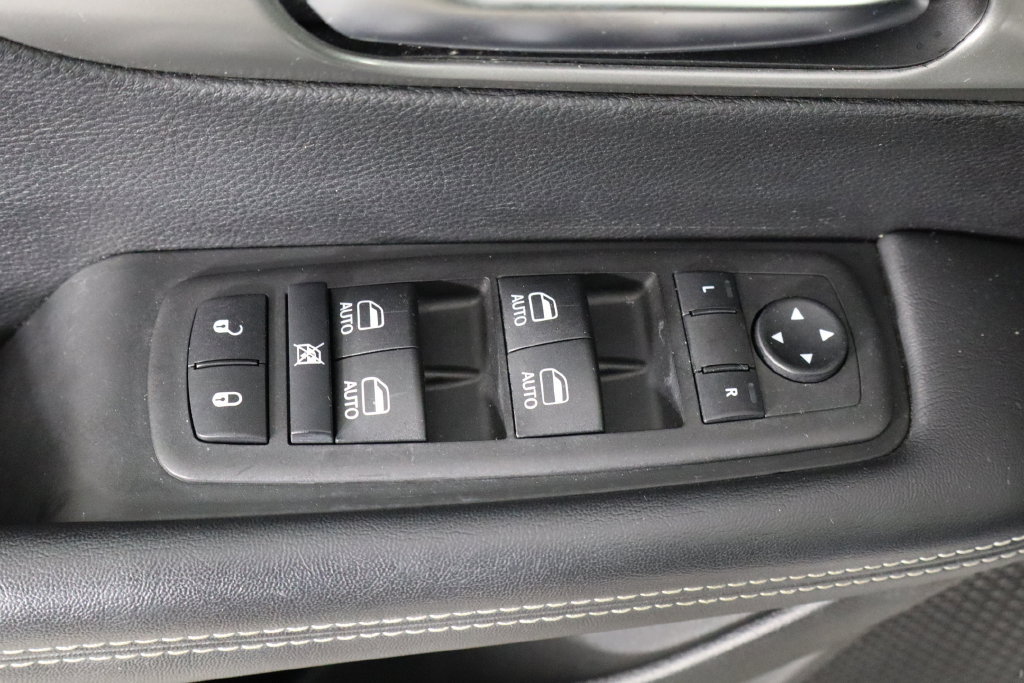 Used 2025 Chrysler Pacifica Select FWD image 22
