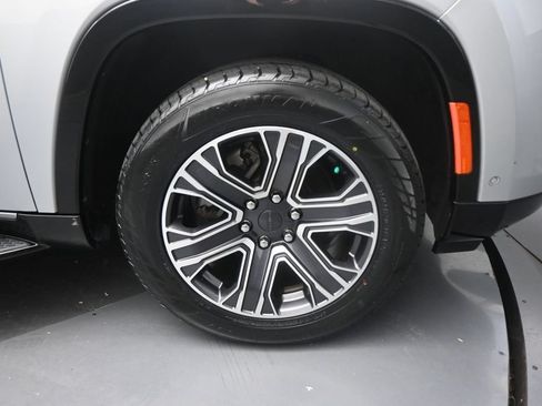 Used 2024 Jeep Wagoneer L Series II w/ Flexible Seating Group AWD/4WD image 23