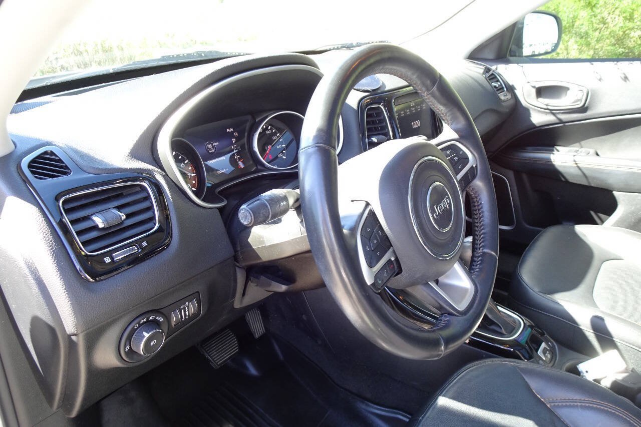 Used 2018 Jeep Compass Limited w/ Safe & Security Group AWD/4WD image 15