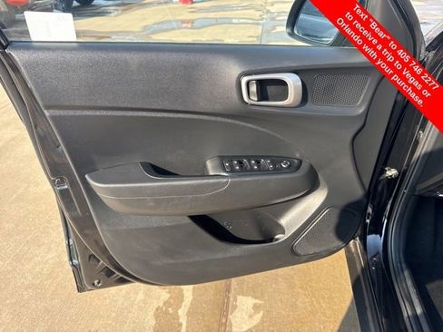 Used 2025 Hyundai Venue SEL image 14