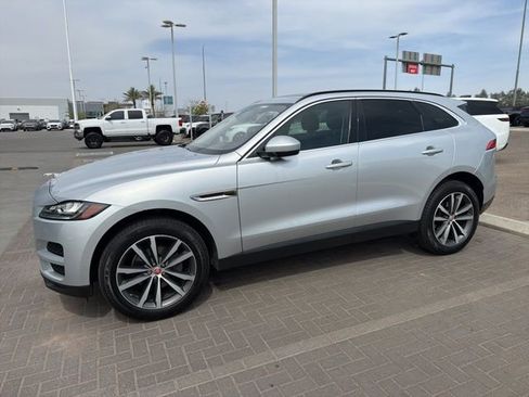 Used 2018 Jaguar F-PACE Prestige image 2