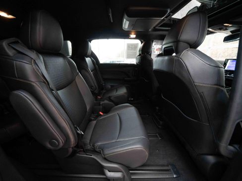 Used 2025 Toyota Sienna XLE Woodland Edition image 26