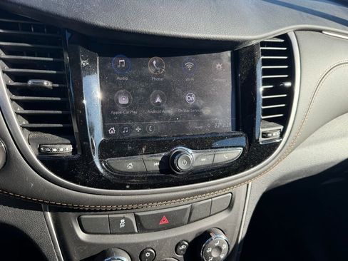 Used 2022 Chevrolet Trax LT w/ LT Convenience Package image 14