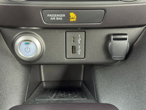 Used 2025 Nissan Leaf S image 24
