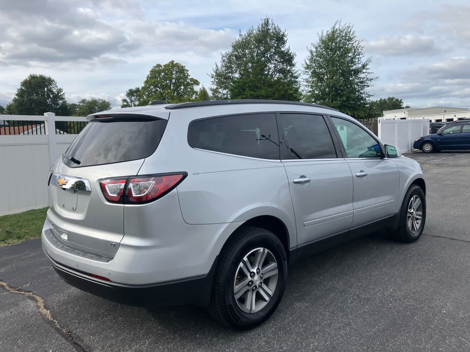 Used 2017 Chevrolet Traverse LT AWD/4WD image 3