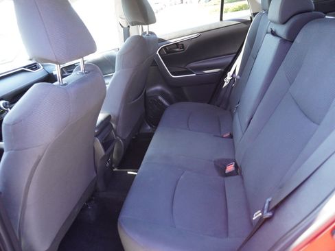 Used 2021 Toyota RAV4 LE FWD image 13