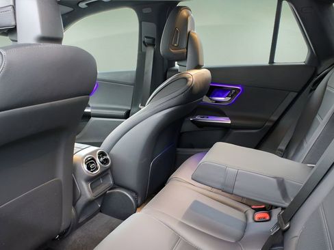 Used 2024 Mercedes-Benz GLC 300 4MATIC image 11