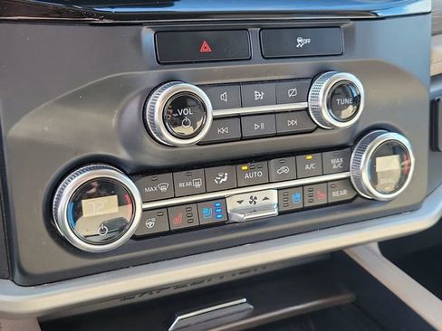Used 2023 Ford Expedition Max Limited image 28