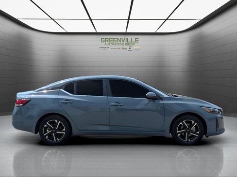 Used 2024 Nissan Sentra SV FWD image 8
