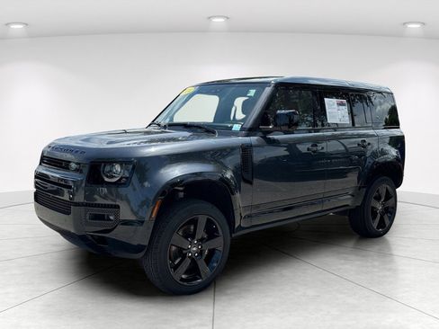 Used 2024 Land Rover Defender 110 V8 AWD/4WD image 3