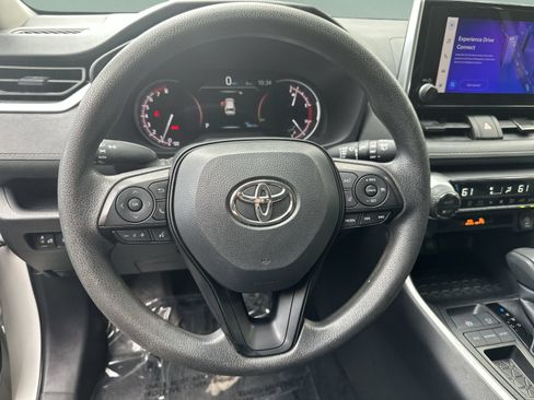 Used 2025 Toyota RAV4 XLE FWD image 11