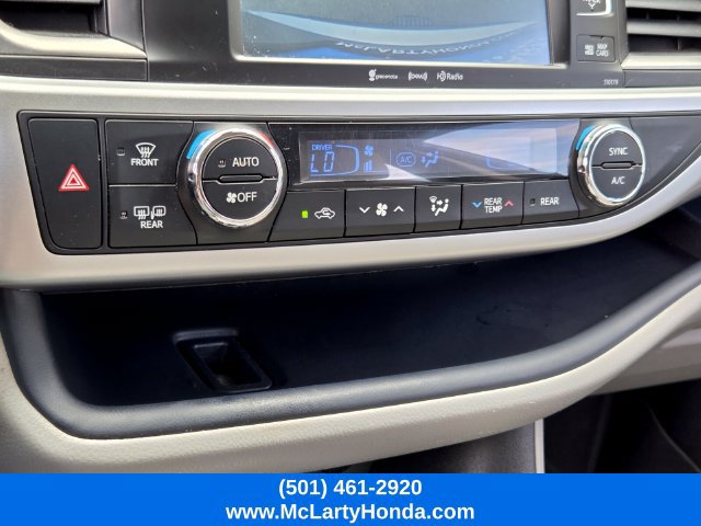 Used 2017 Toyota Highlander XLE AWD/4WD image 26