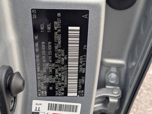 Used 2025 Toyota Highlander LE FWD image 37