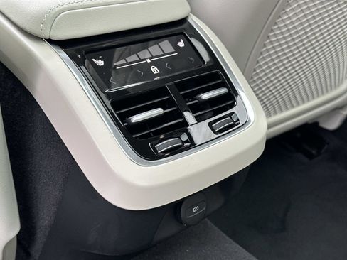 Certified 2025 Volvo V60 B5 Cross Country Ultra w/ Protection Package Premier image 22