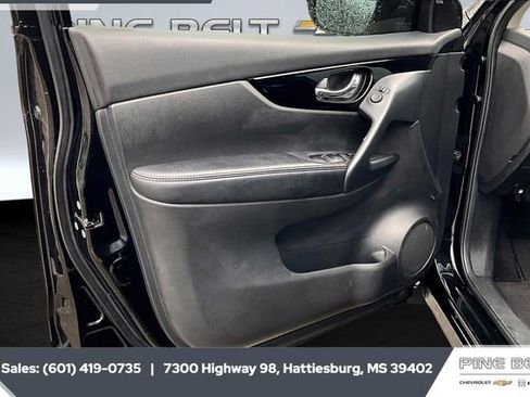 Used 2020 Nissan Rogue Sport SV image 17