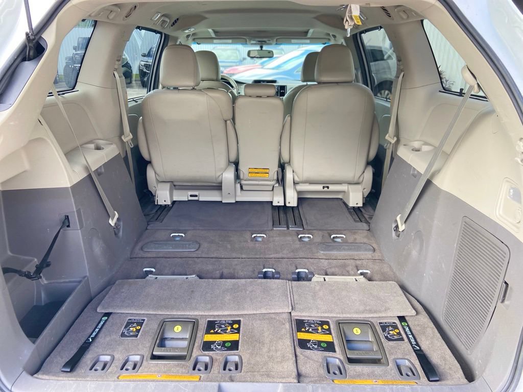 Used 2014 Toyota Sienna XLE FWD image 27