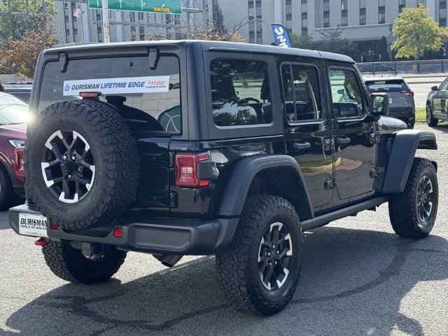 Used 2025 Jeep Wrangler Unlimited Rubicon AWD/4WD image 3