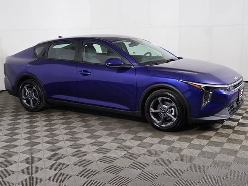 Used 2025 Kia K4 LXS image 12