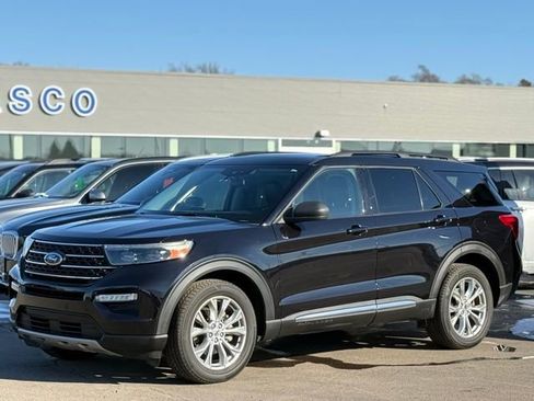 Certified 2020 Ford Explorer XLT w/ Equipment Group 202A image 34