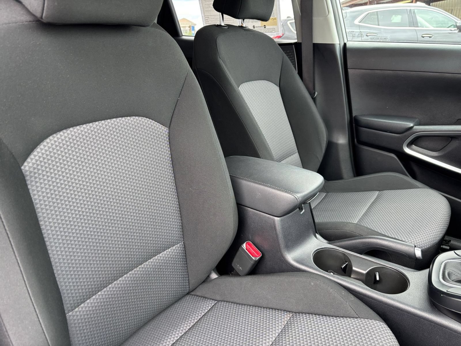 Used 2025 Kia Soul LX w/ LX Technology Package FWD image 33