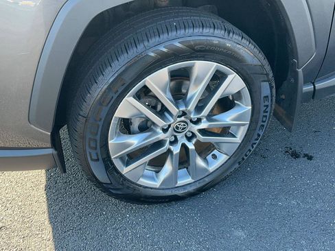 Used 2023 Toyota RAV4 XLE Premium image 16