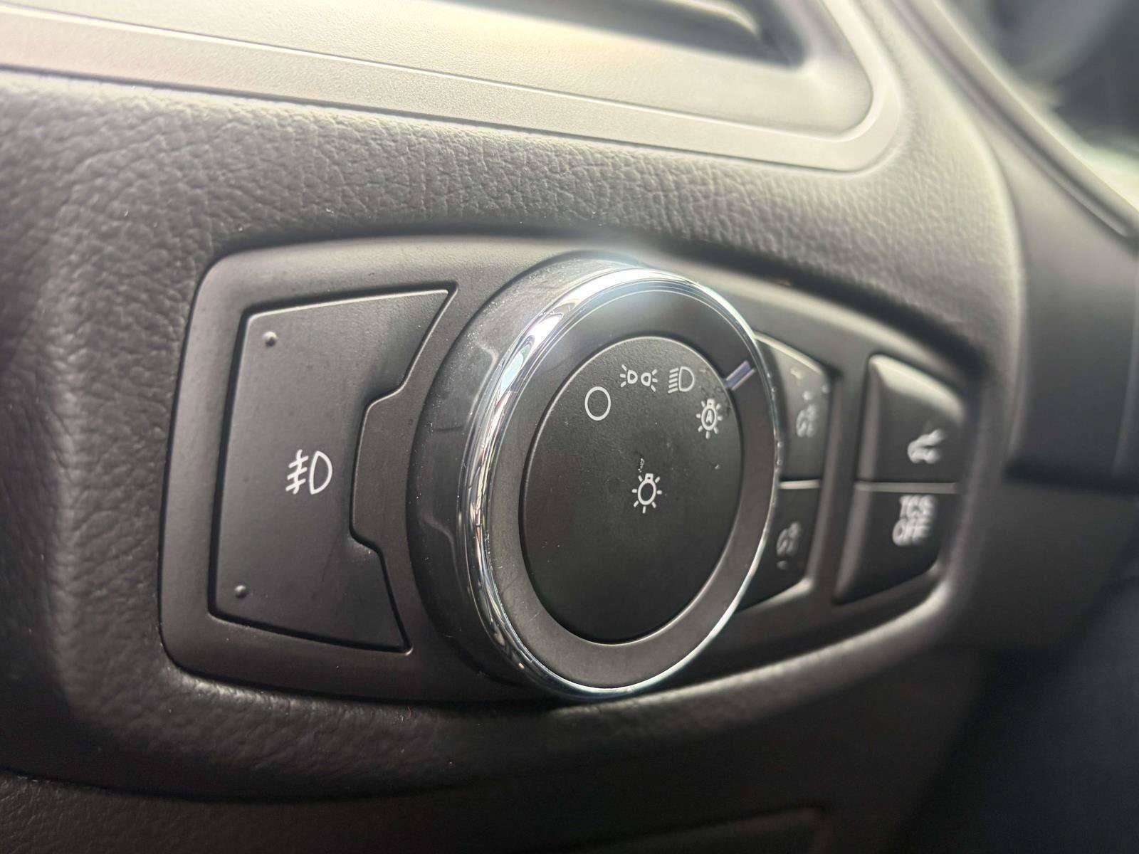 Used 2023 Ford Edge SEL w/ Sport Appearance Package AWD/4WD image 19