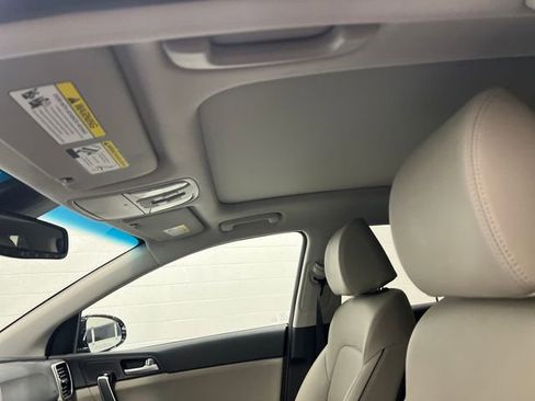 Used 2022 Kia Sportage EX w/ EX Technology Package image 15