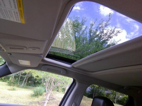 Used 2011 Nissan Juke SL image 10