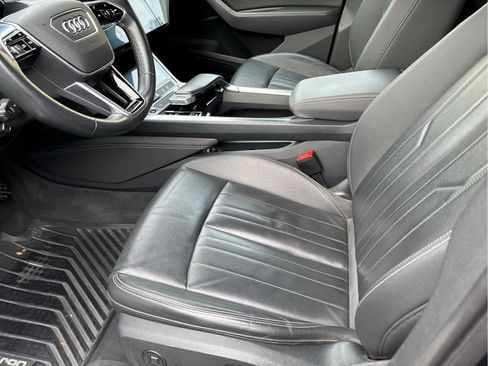 Used 2023 Audi e-tron Premium w/ Convenience Plus Package image 5