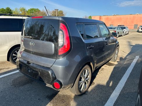 Used 2016 Kia Soul + FWD image 3